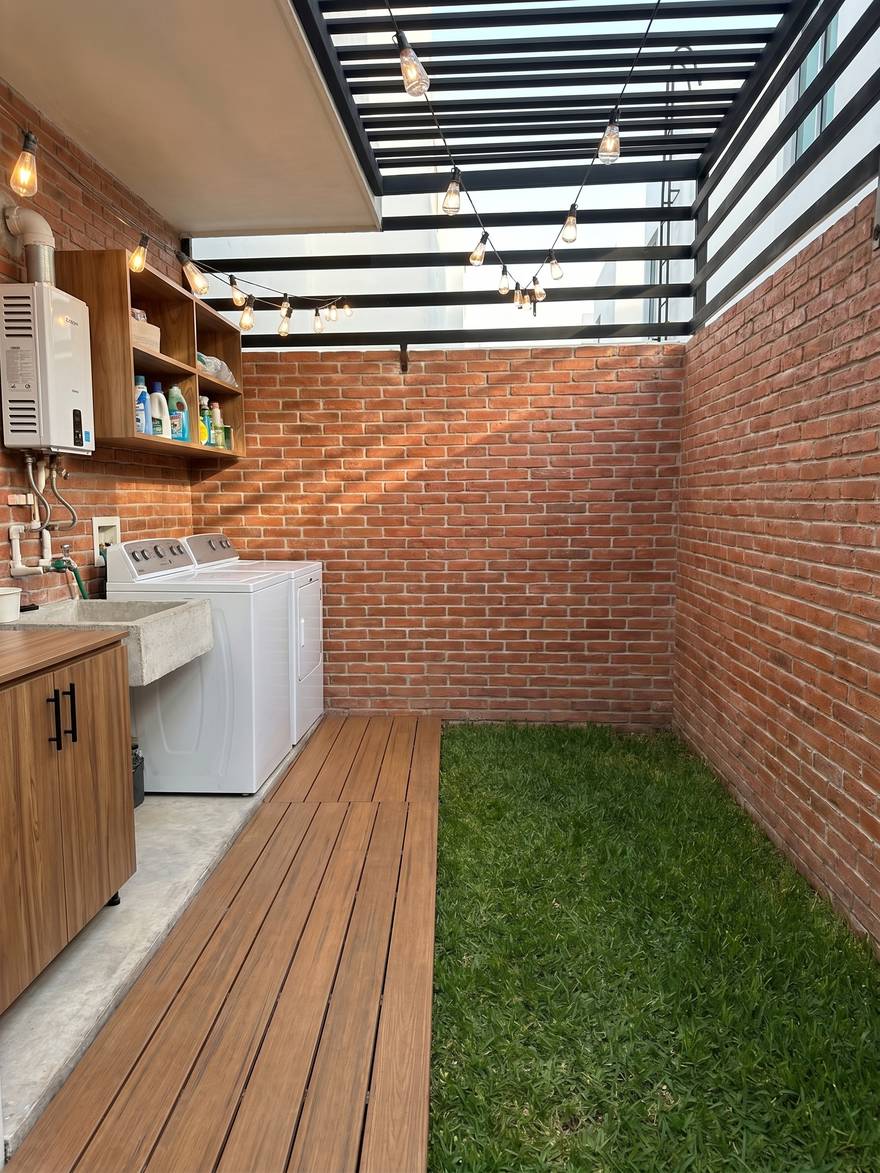 Ladrillo: el patio a lo largo