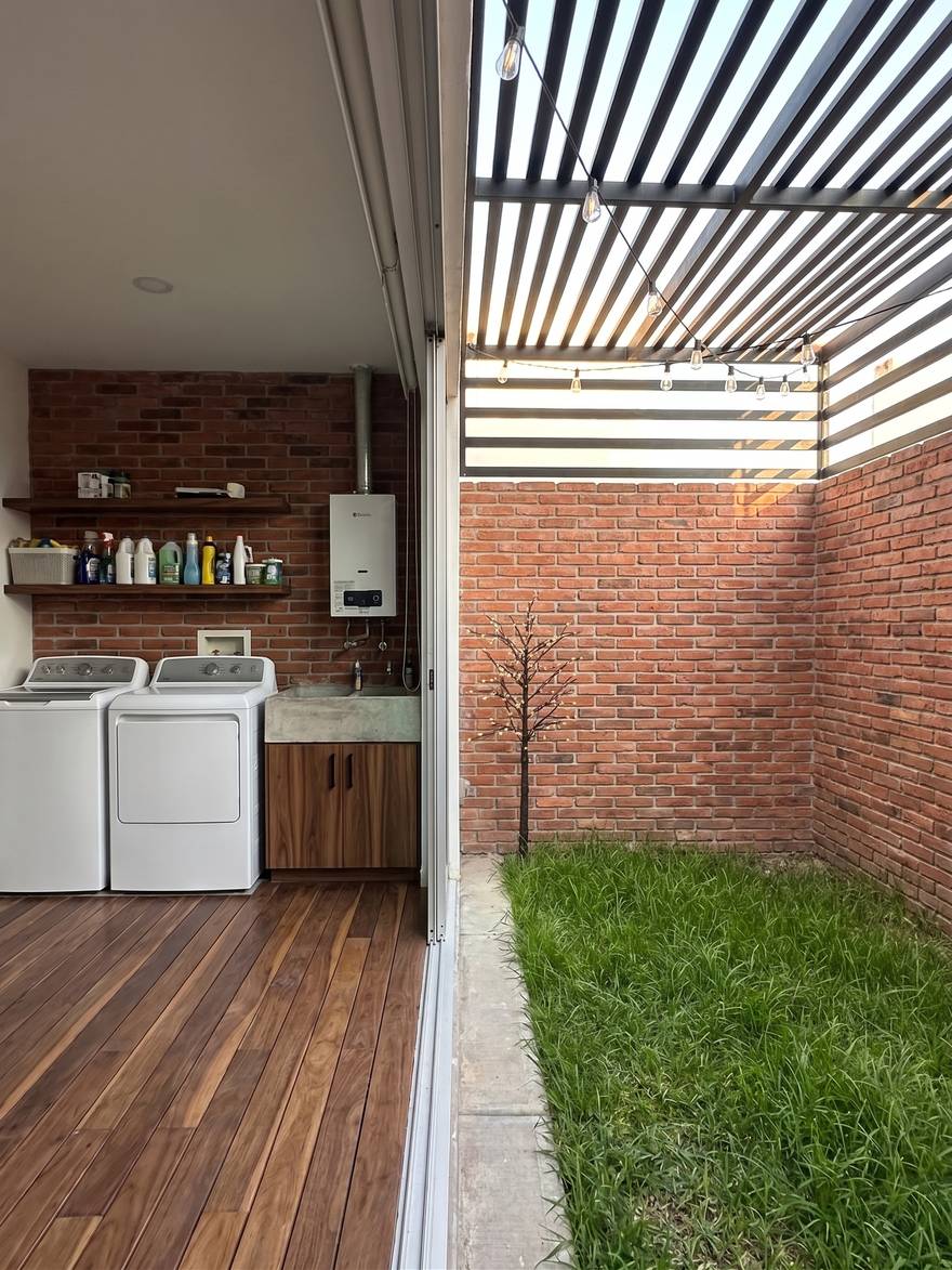 Ladrillo: desde la puerta del comedor